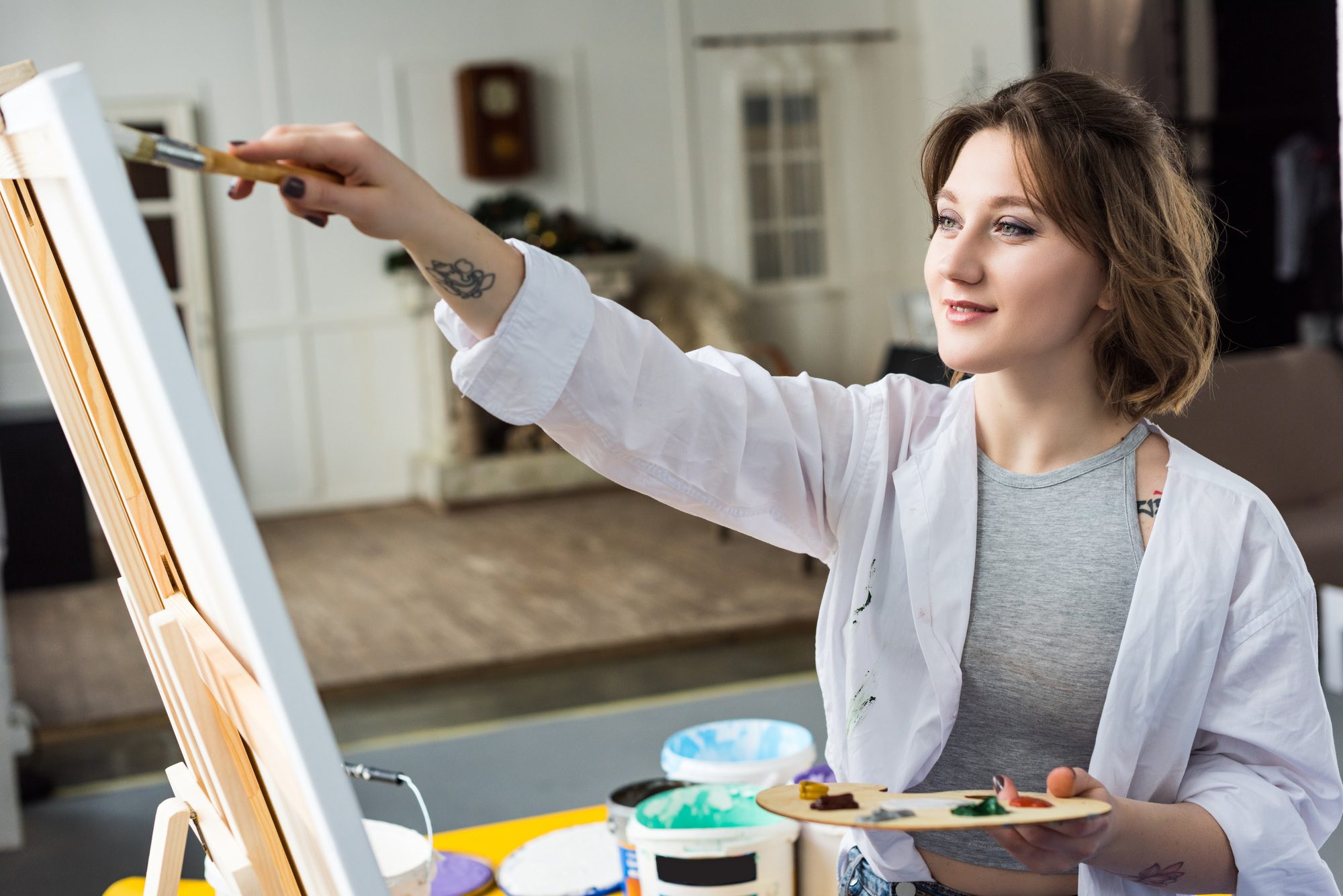 Values 1 young inspired girl working by easel in light studio Values - Premio Internazionale Leonetto Cappiello
